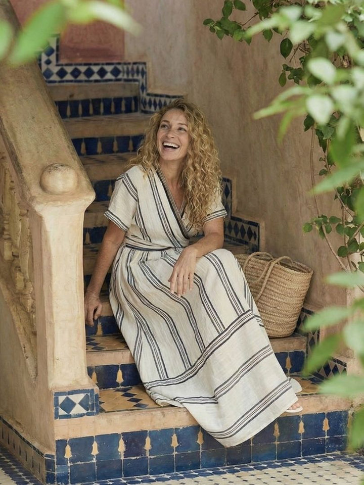 Thalassa | Robe midi à manches courtes et décolleté en V